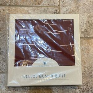 Little Unicorn Deluxe Muslin Quilt